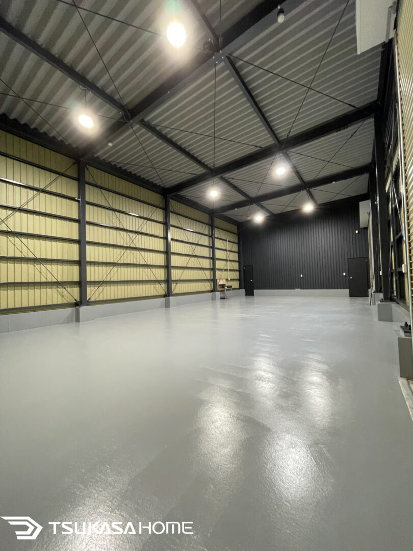 鉄骨倉庫の広々とした内部空間（木更津市施工）