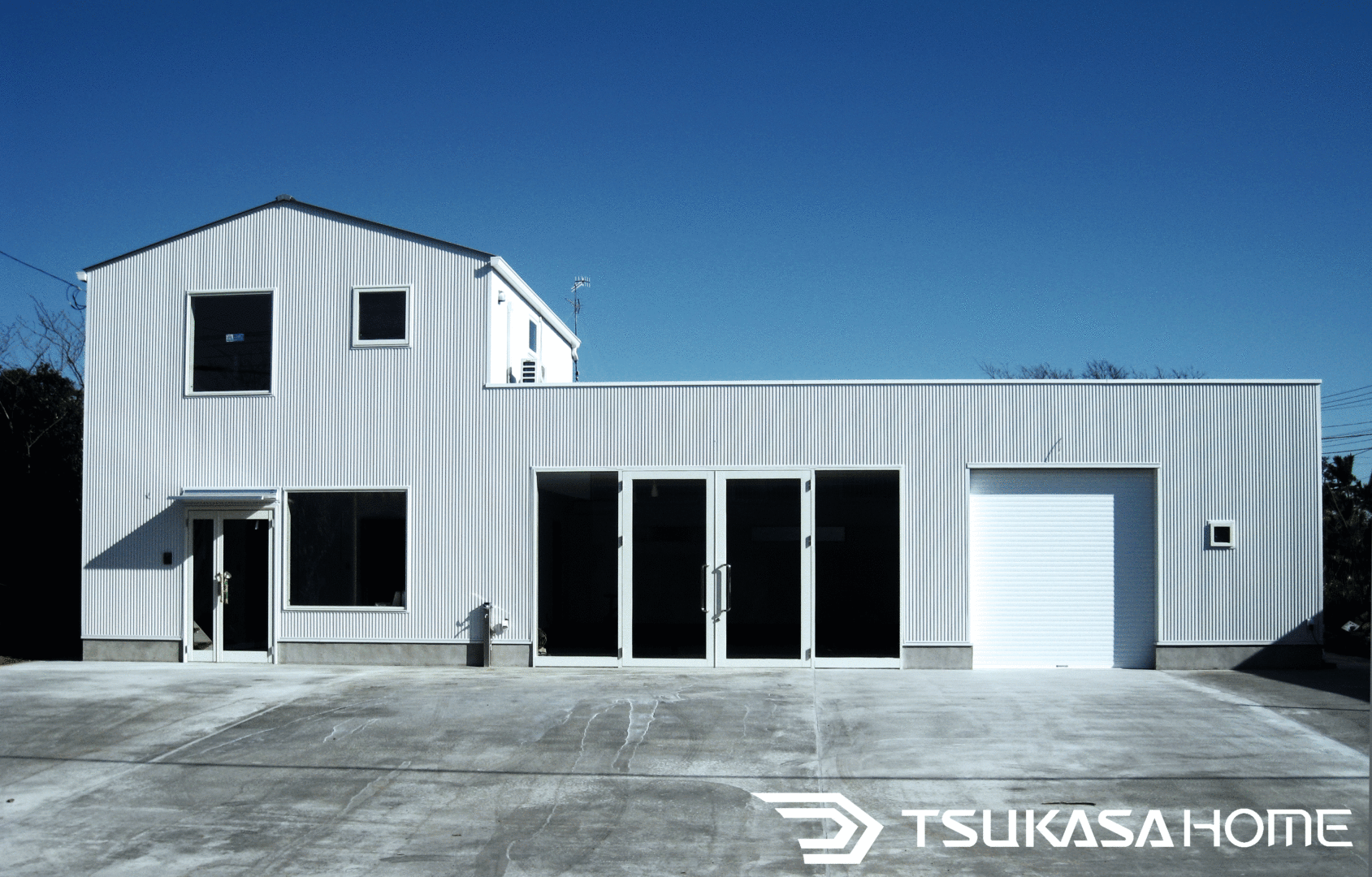 千葉県山武市の一人暮らしガレージハウス白い外観