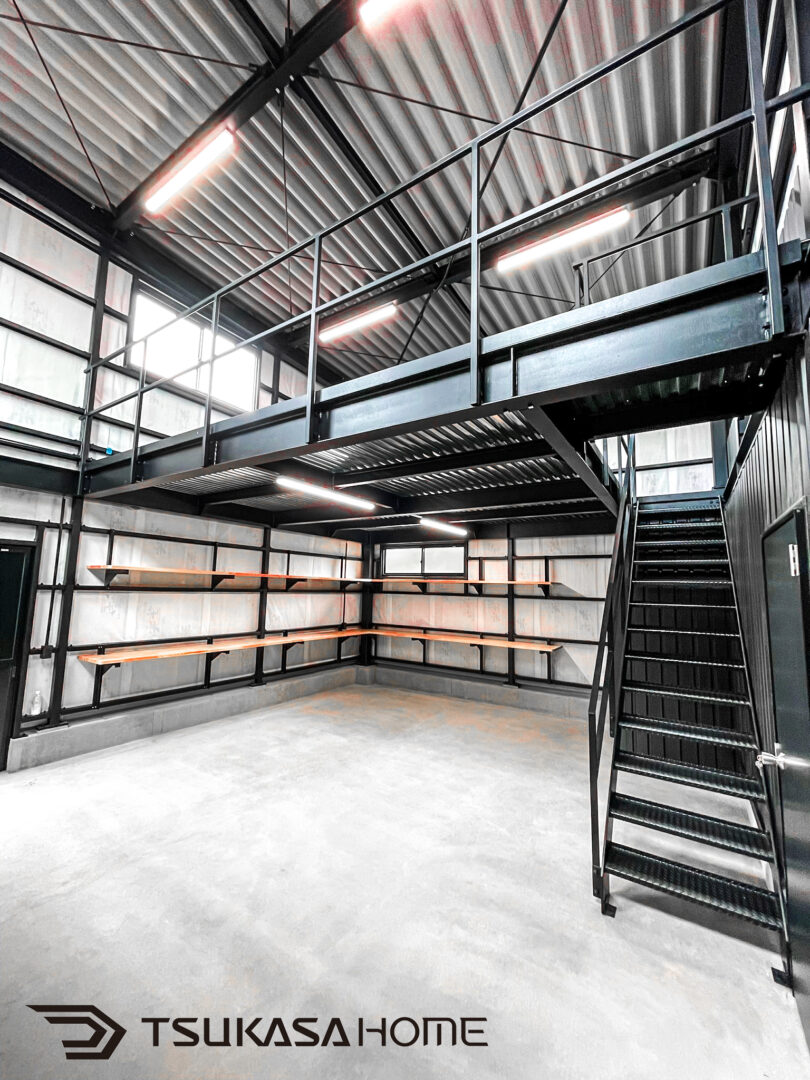 鉄骨倉庫店舗の広々とした内部空間画像