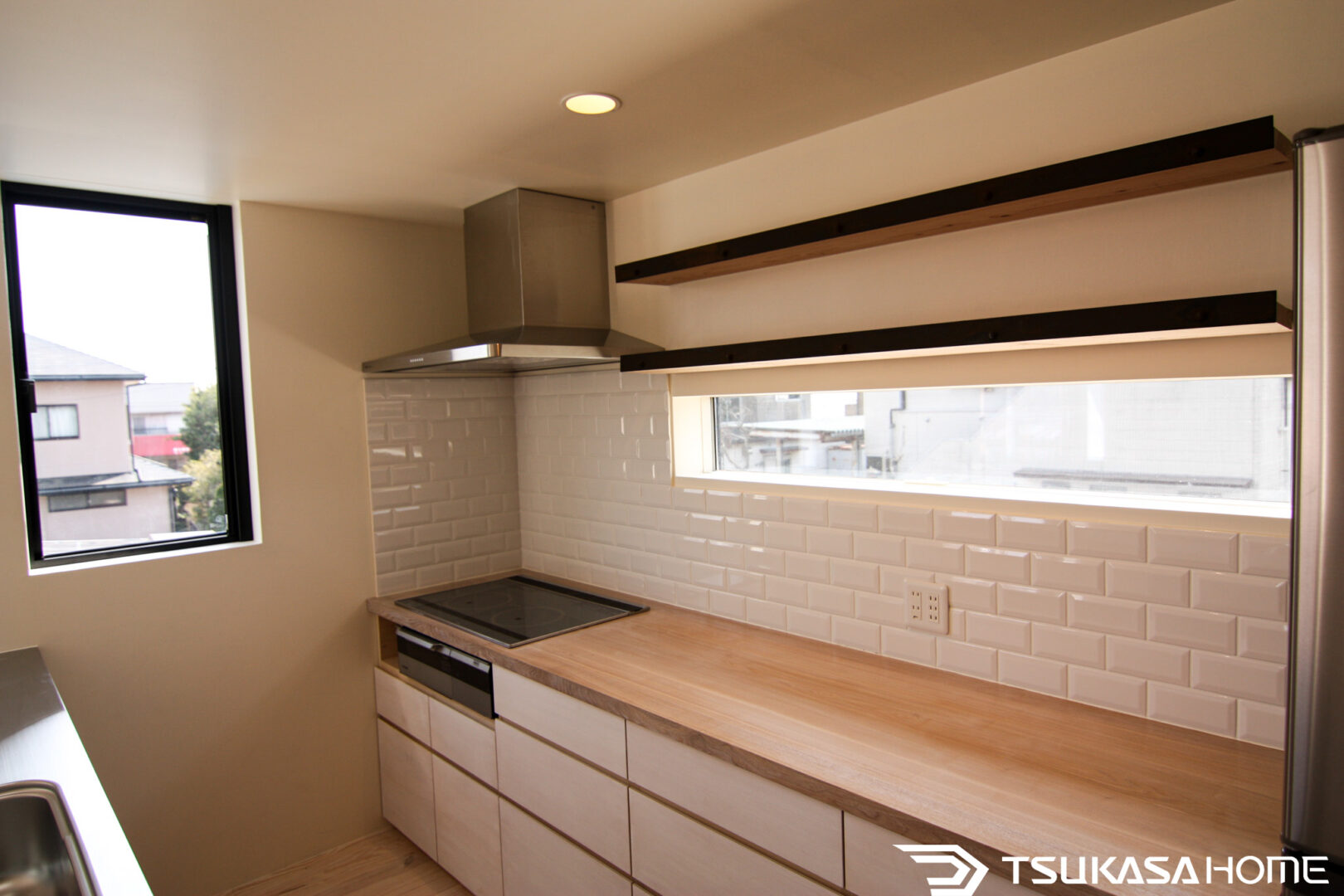 食器収納が充実した造作キッチン収納