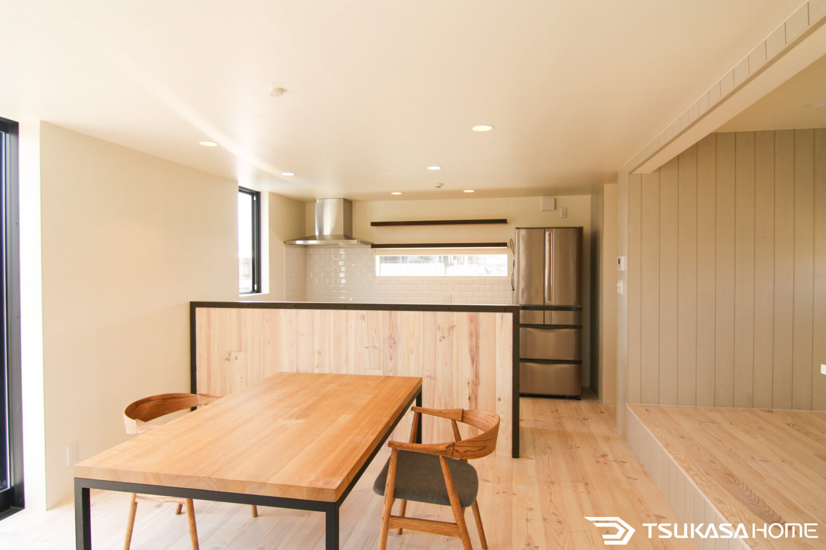 光が心地よい無垢材のLDK01