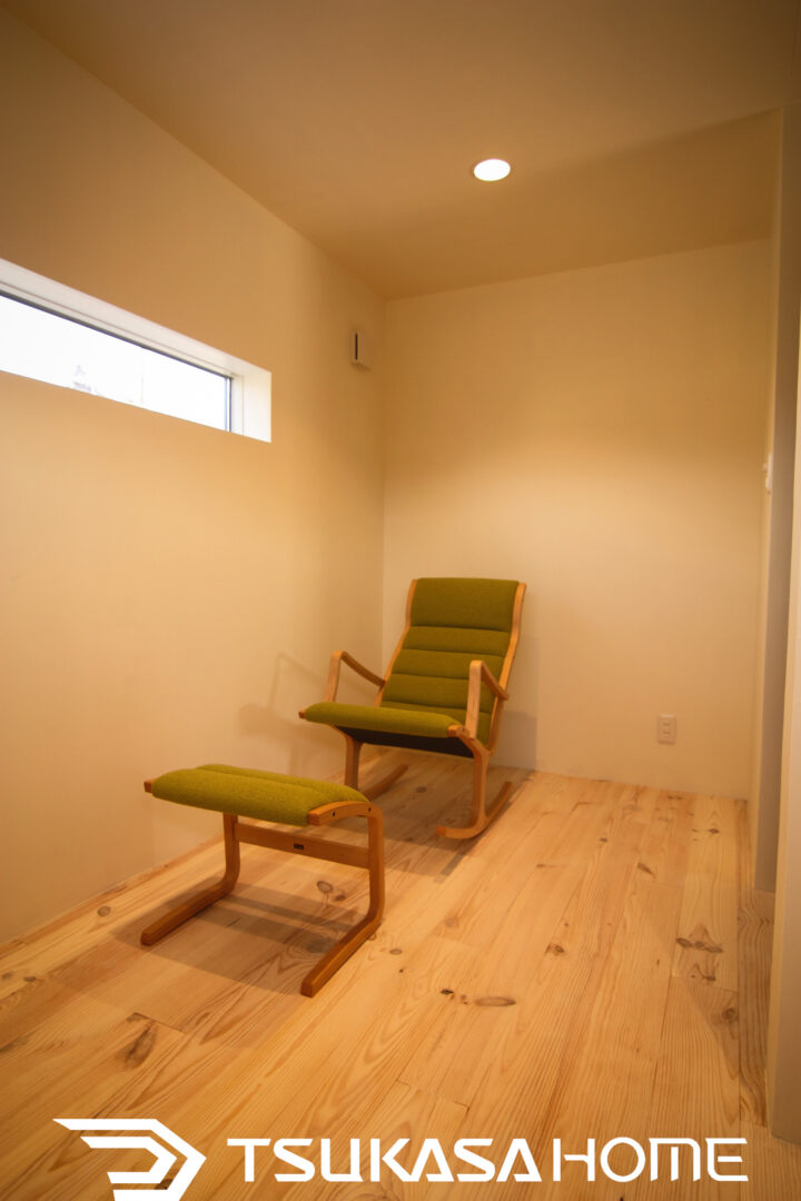 多用途に使える無垢材のプライベートルーム