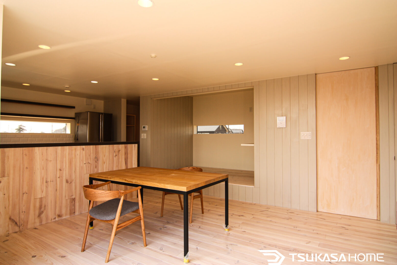 開放感を生む無垢材リビング03