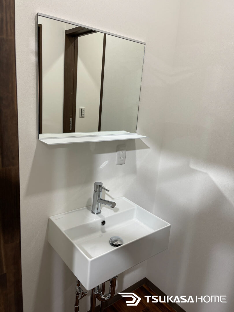 白い鉄骨倉庫兼事務所 洗面手洗い器 千葉県佐倉市