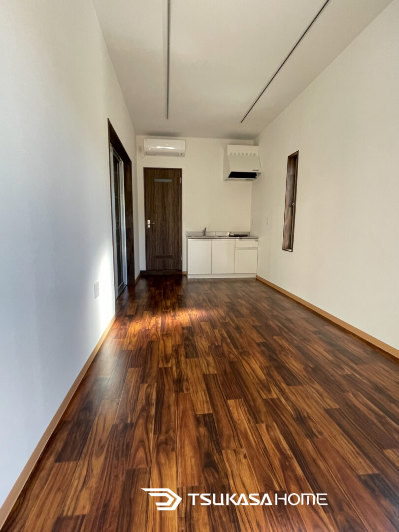 千葉県佐倉市 白い鉄骨倉庫事務所内観画像