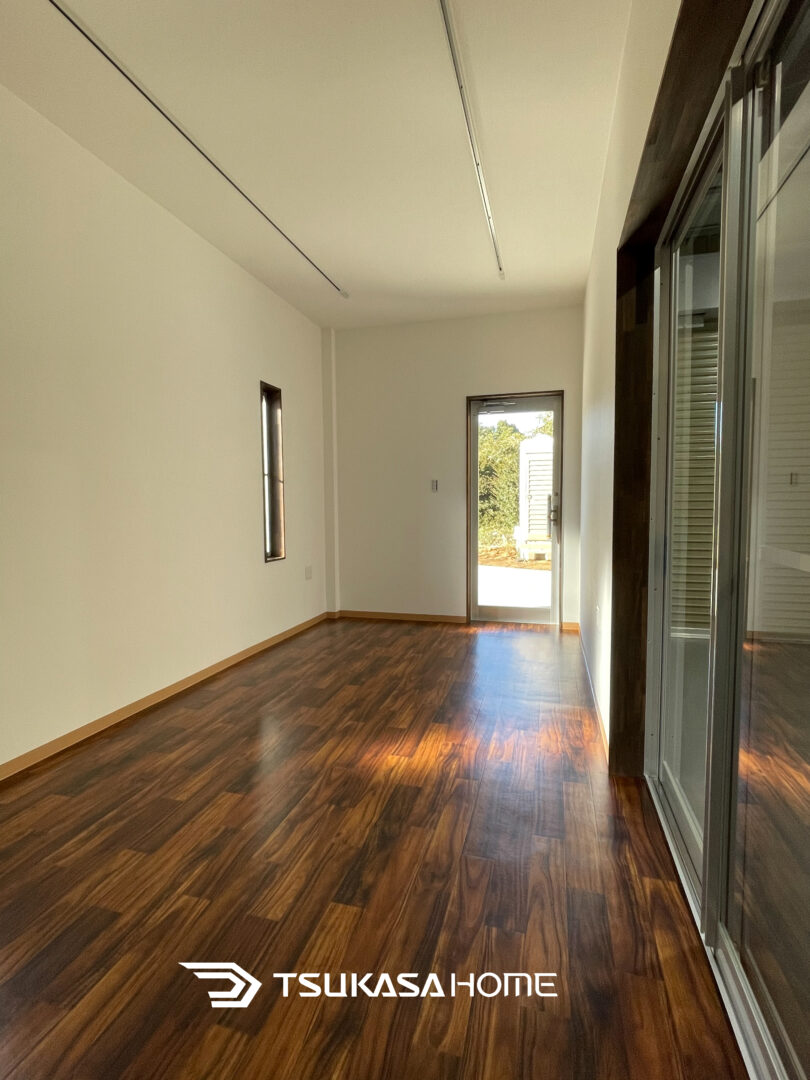 千葉県佐倉市 白い鉄骨倉庫兼事務所 内観画像