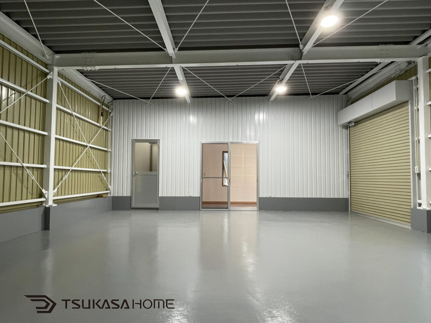 千葉県佐倉市 白い鉄骨倉庫兼事務所 倉庫内部間仕切り壁