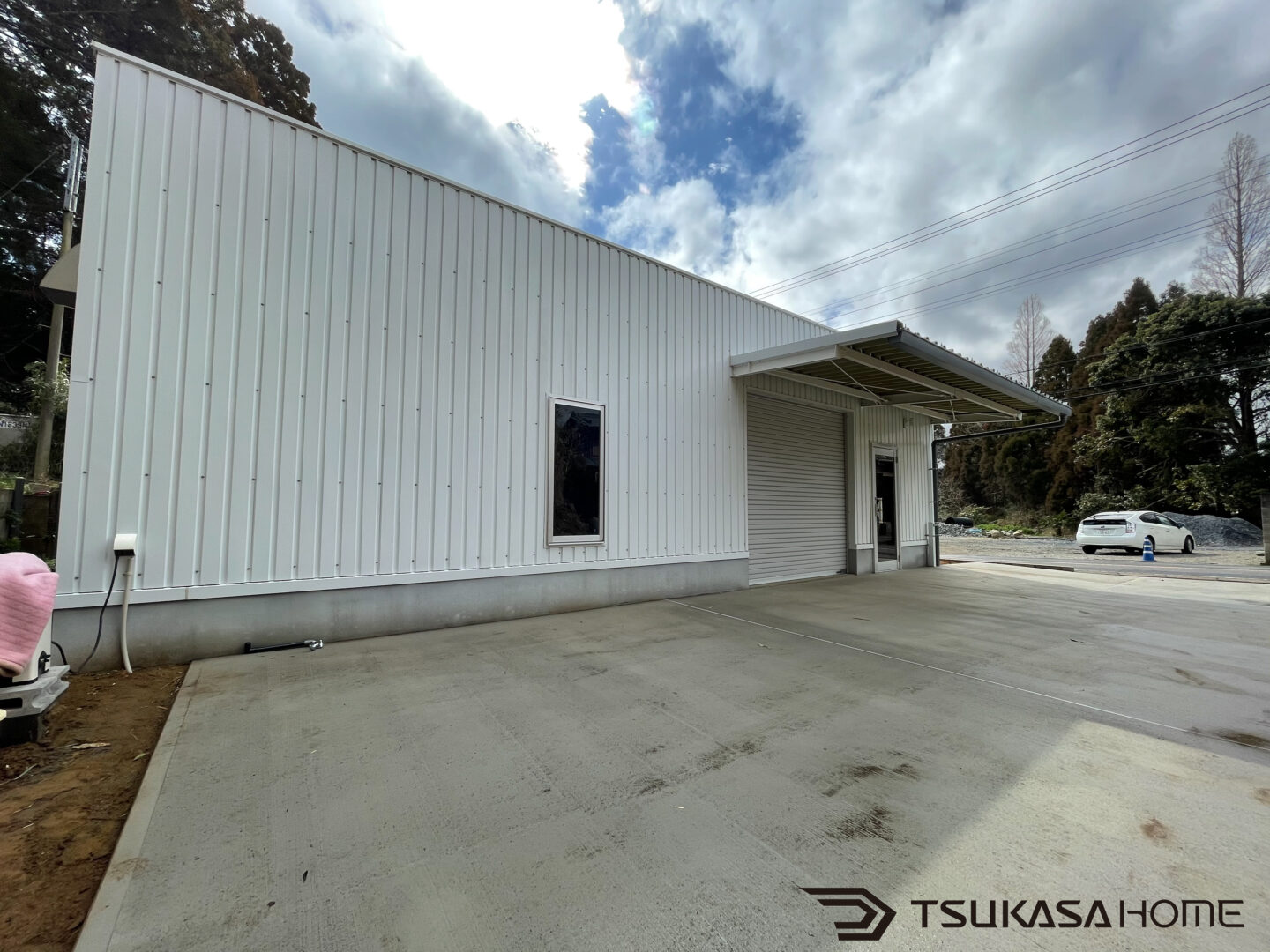 白い鉄骨倉庫兼事務所 全景 千葉県佐倉市施工例