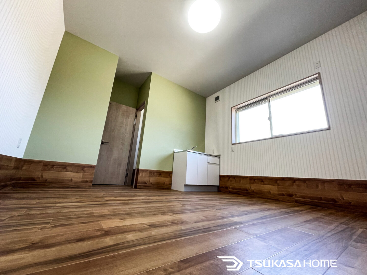 事務所内装全景