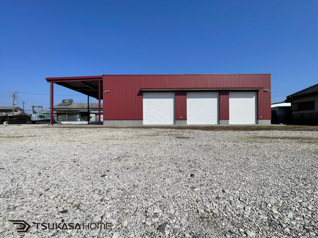 千葉県九十九里町に建築した4台駐車の木造ガレージ倉庫と併設する事務所画像