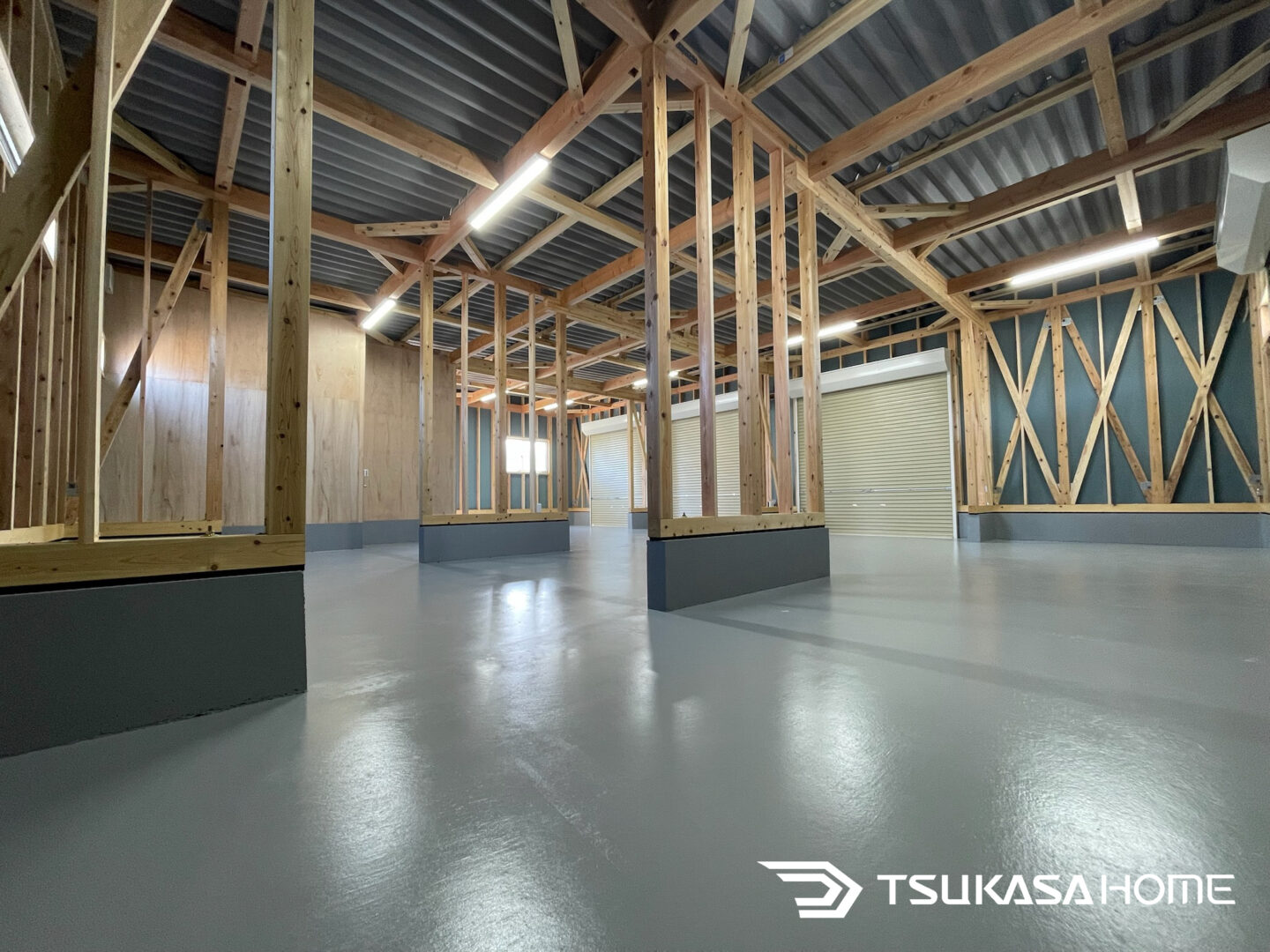 構造材が美しい作業場、倉庫内観画像