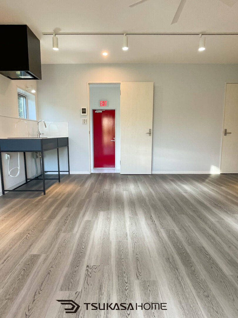 鉄骨車庫ガレージホビールーム内観