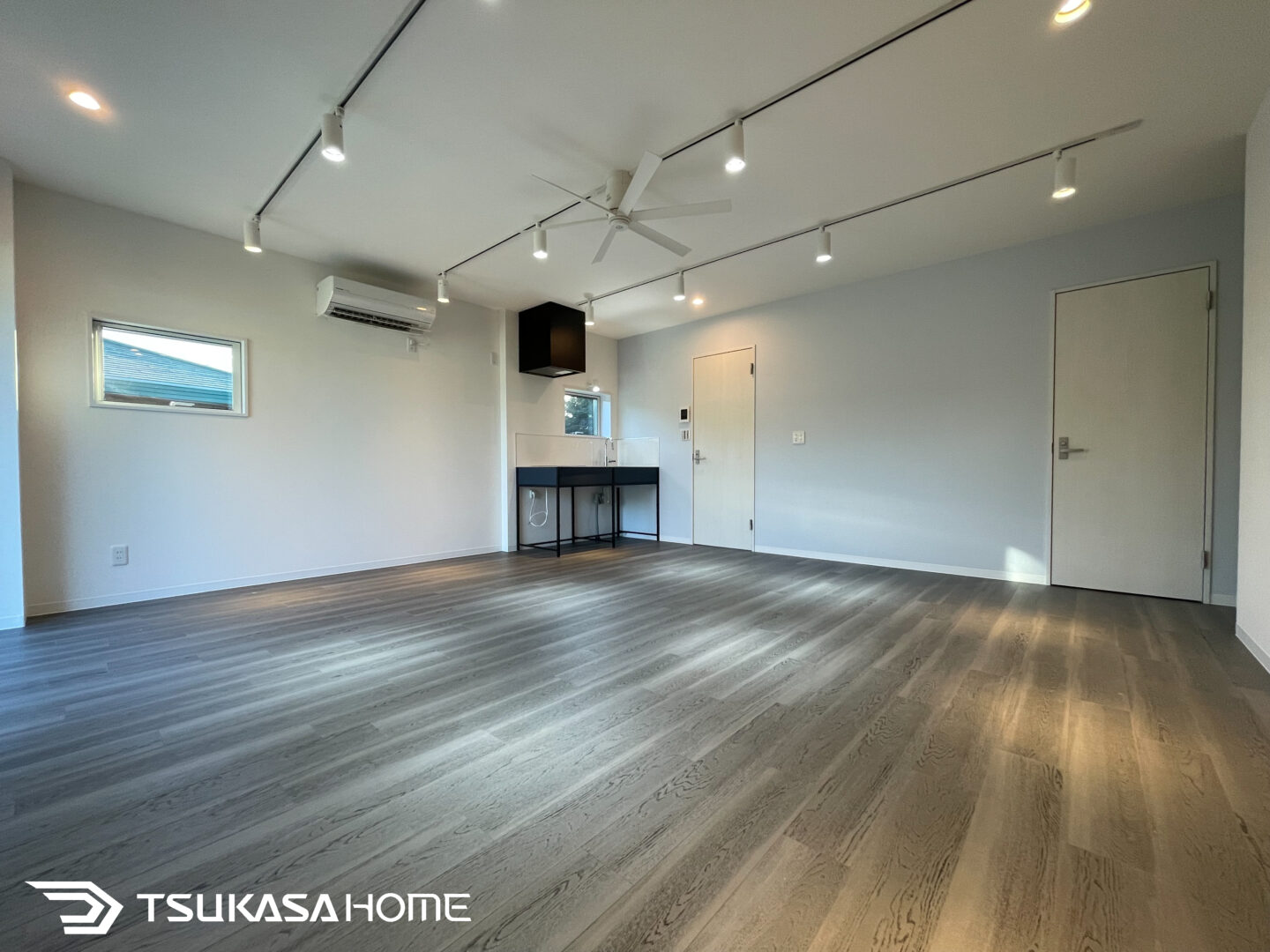 ホビールーム付ガレージ内観