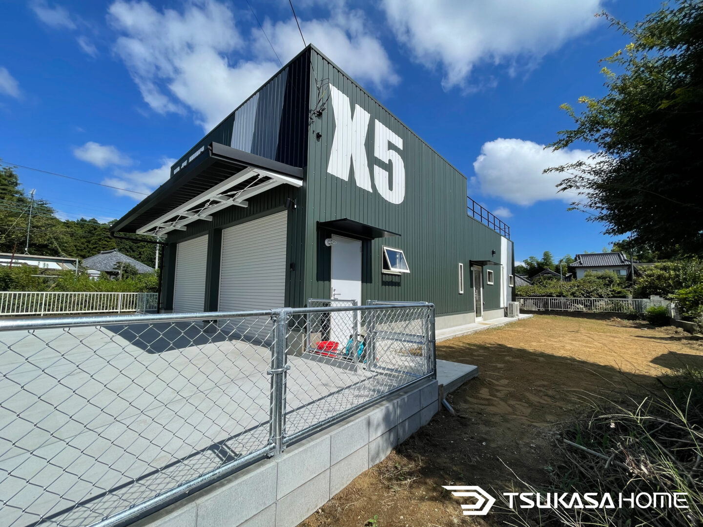 鉄骨ガレージ外観（ホビールーム付き）