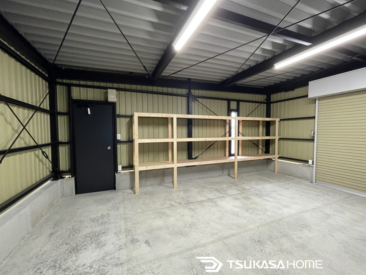 ガレージ内壁面ビルトイン収納ユニット施工事例（茨城県神栖市）