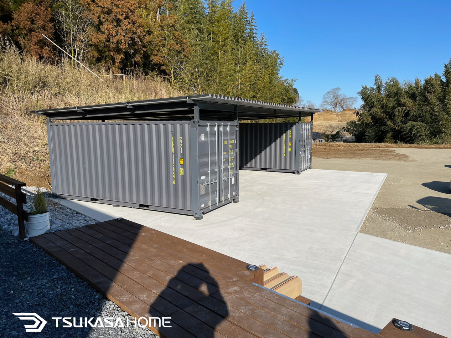 千葉県成田市で施工した2台駐車のコンテナガレージ倉庫外観施工例