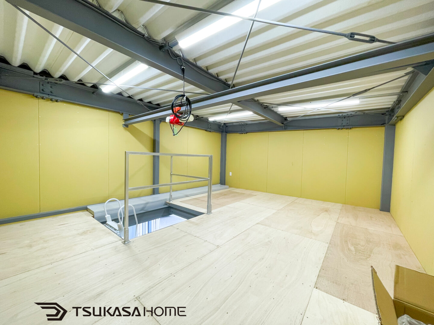 防火地域対応の鉄骨車庫ガレージ内部ロフト内観画像　東京都豊島区施工事例