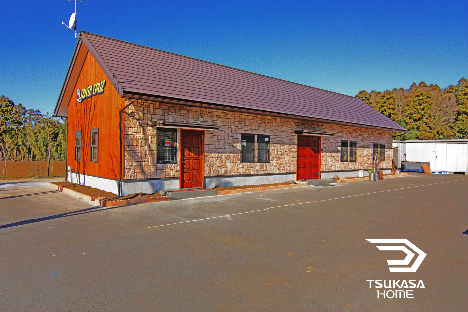 事務所としても使える木造ガレージ倉庫の外観