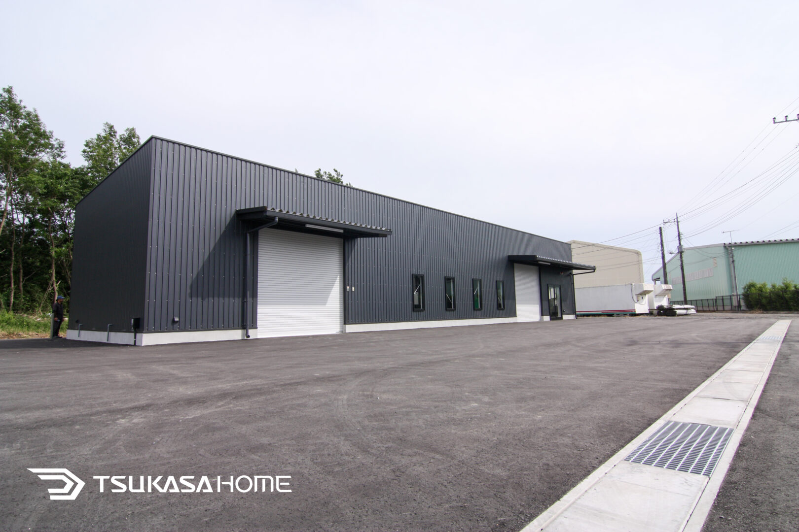 茨城県小美玉市のかっこいい鉄骨事務所付き倉庫｜昼間撮影