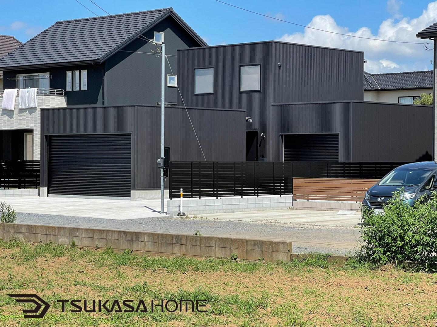 茨城県つくば市 一人暮らしガレージハウス 黒い外観 正面