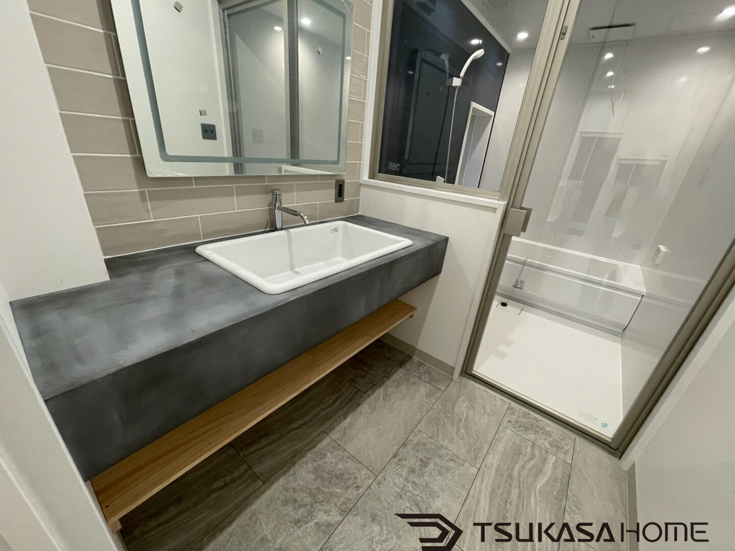 茨城県のおしゃれでかっこいい鉄骨事務所のモールテックスの洗面化粧台の画像