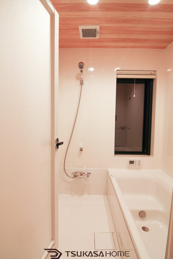 木の質感を活かした浴室｜茨城県土浦市 中庭付き平屋住宅