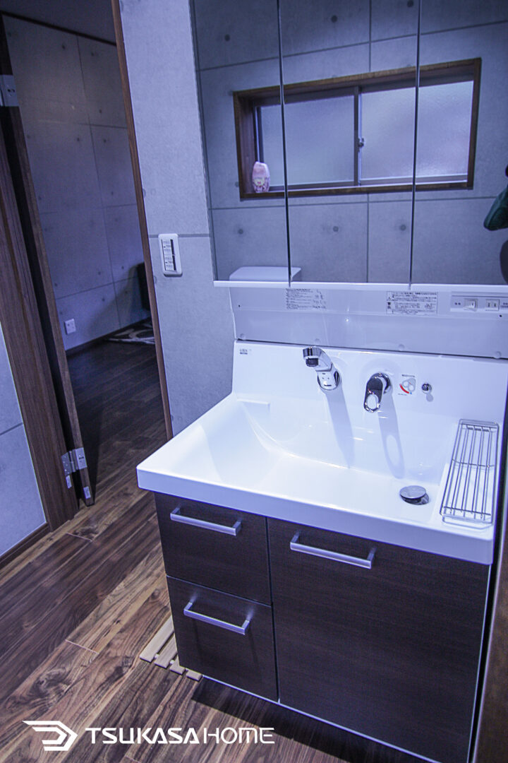 鉄骨倉庫ホビールームに併設された洗面台・洗面スペース