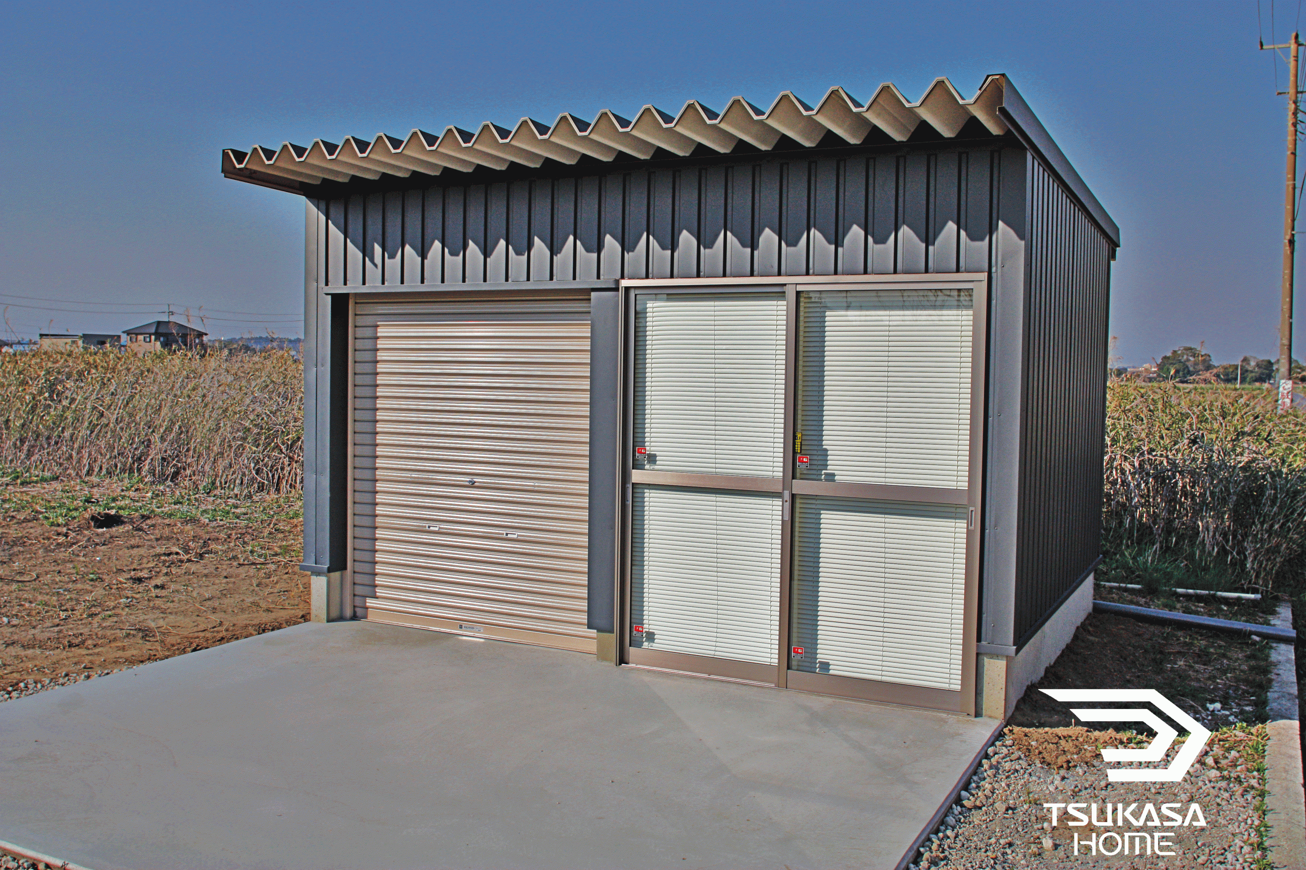 千葉県横芝光町で建築したおしゃれでかっこいい黒い木造バイクガレージの外観画像