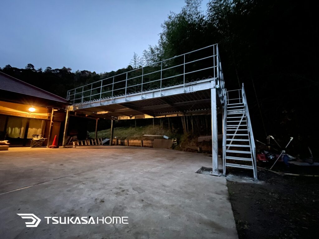 千葉県東金市に建築した3台駐車の鉄骨カーポートガレージ外観画像