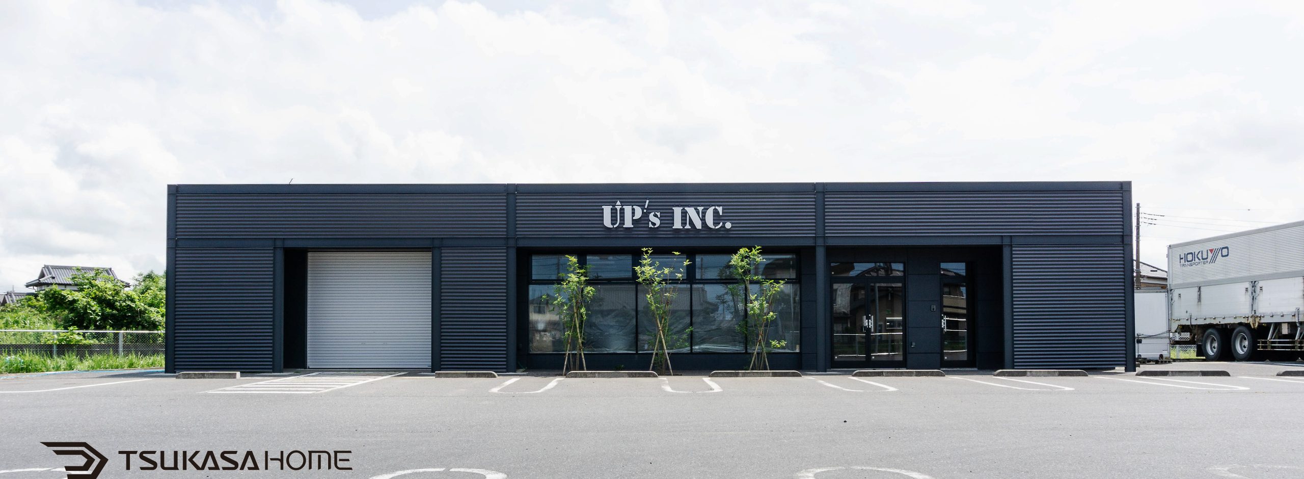 茨城県潮来市で施工したおしゃれでかっこいい黒い鉄骨事務所・倉庫付の正面外観画像