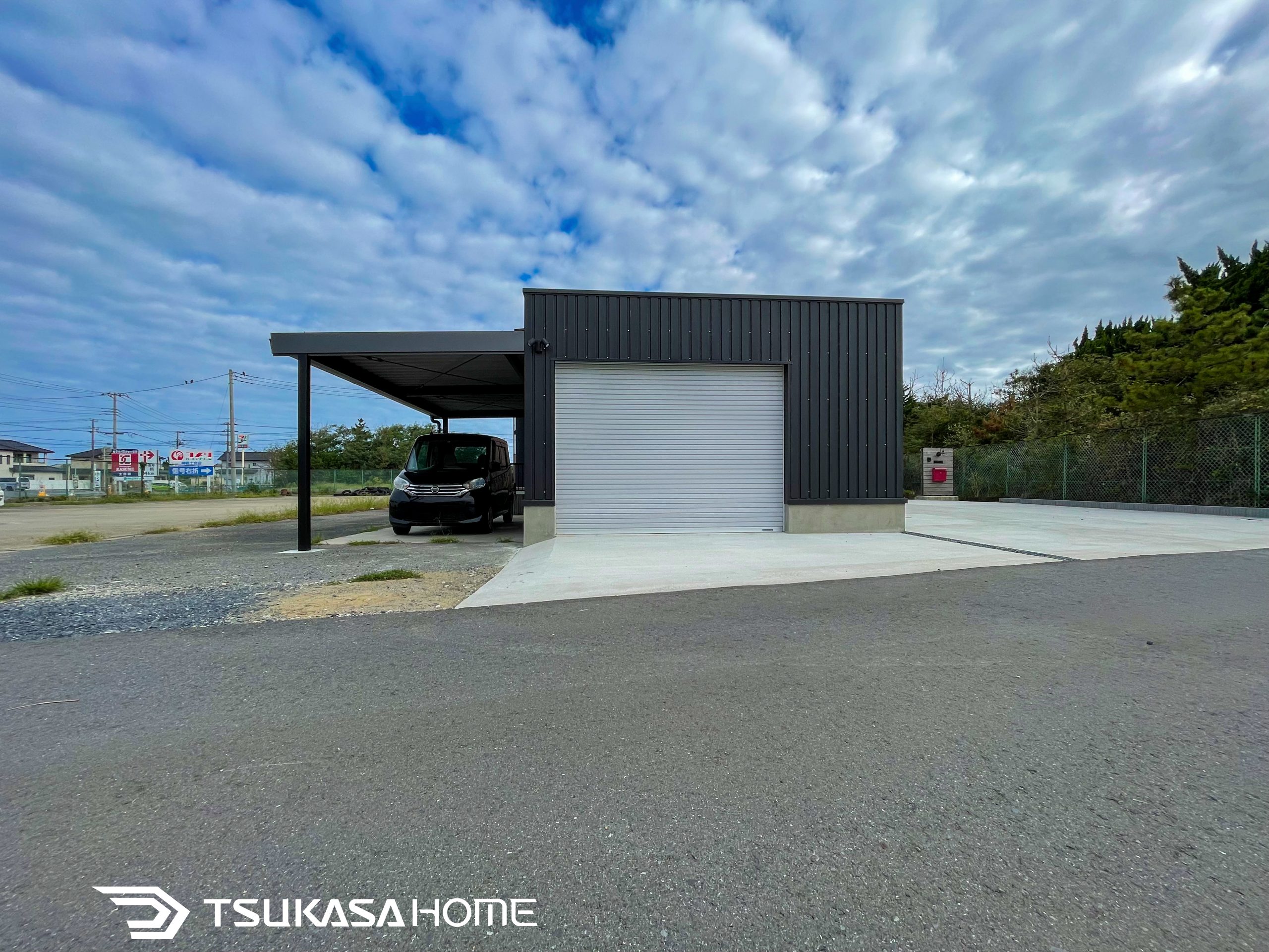 茨城県神栖市で施工したおしゃれでかっこいい2台駐車の黒い車庫ガレージ倉庫、カーポート付の外観画像