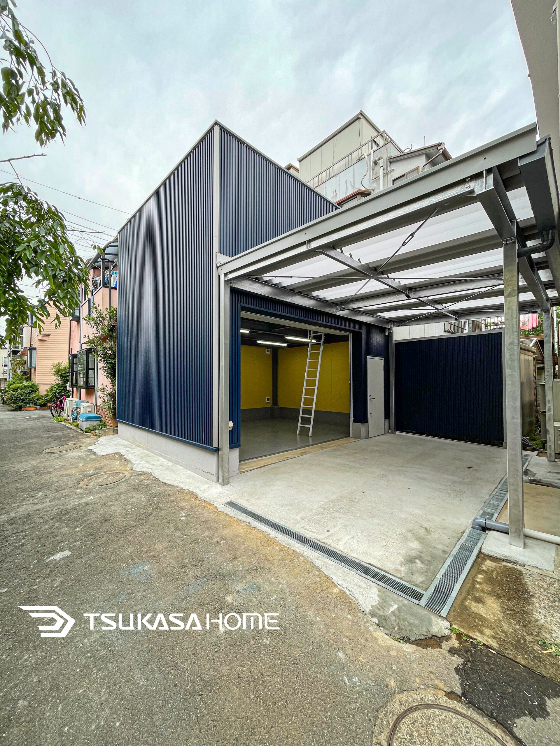 東京都豊島区で施工した防火地域対応のおしゃれでかっこいい紺色車庫ガレージ倉庫