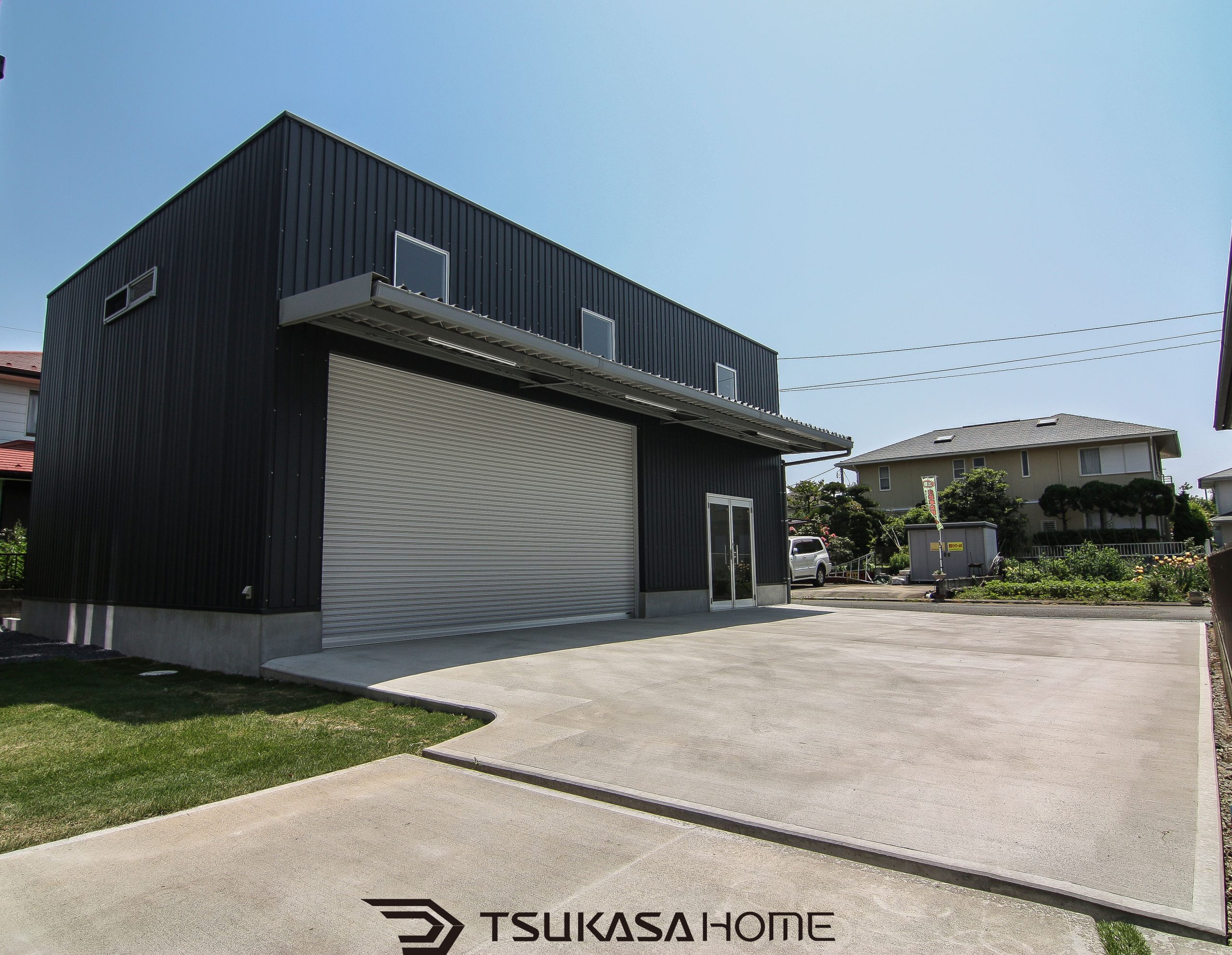茨城県つくば市で施工したおしゃれでかっこいい艶消しブラックの鉄骨倉庫・店舗の外観画像