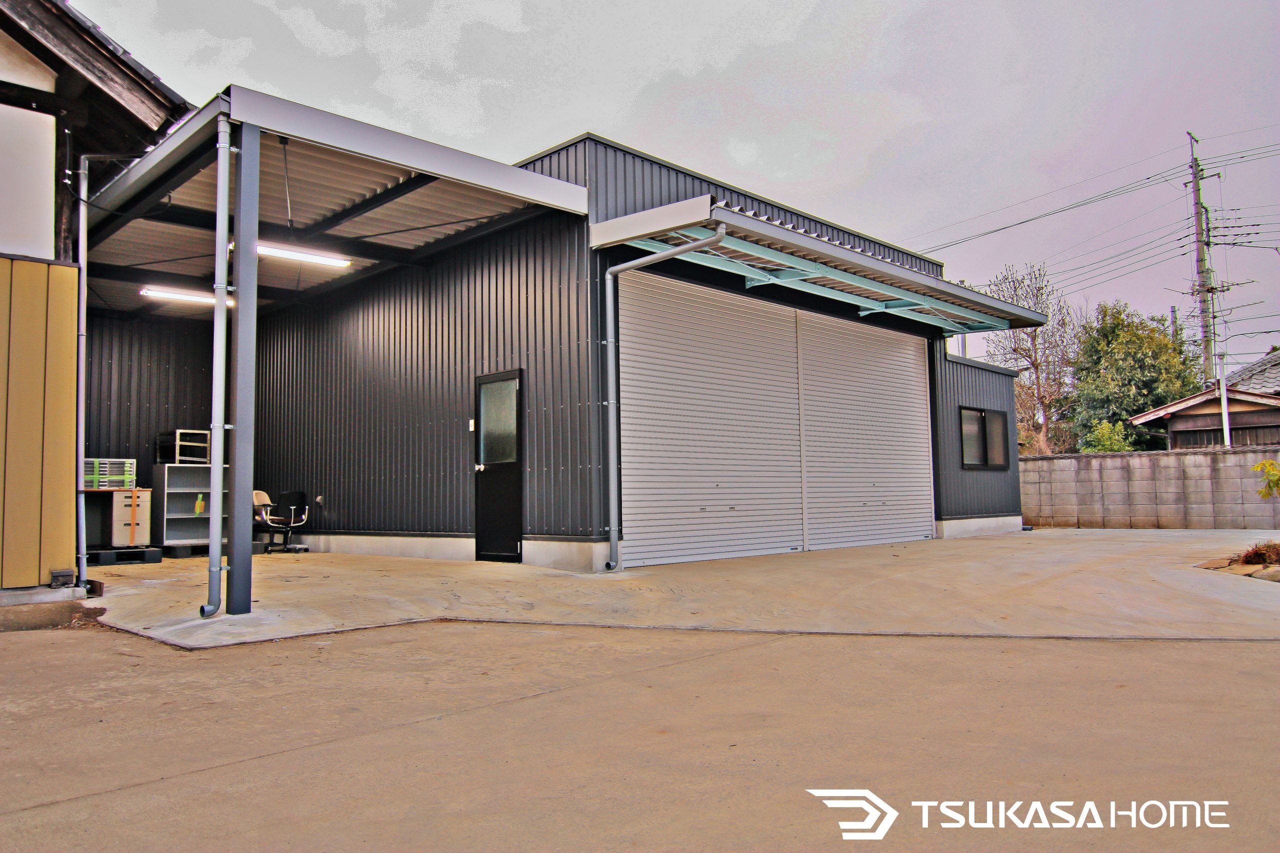 茨城県土浦市で建築したおしゃれでかっこいい黒い自動車整備場と事務所の外観画像