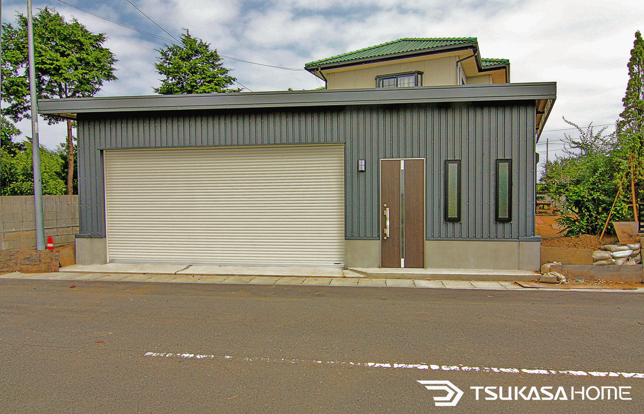 茨城県神栖市で建築したおしゃれでかっこいい黒い鉄骨倉庫・事務所の外観画像