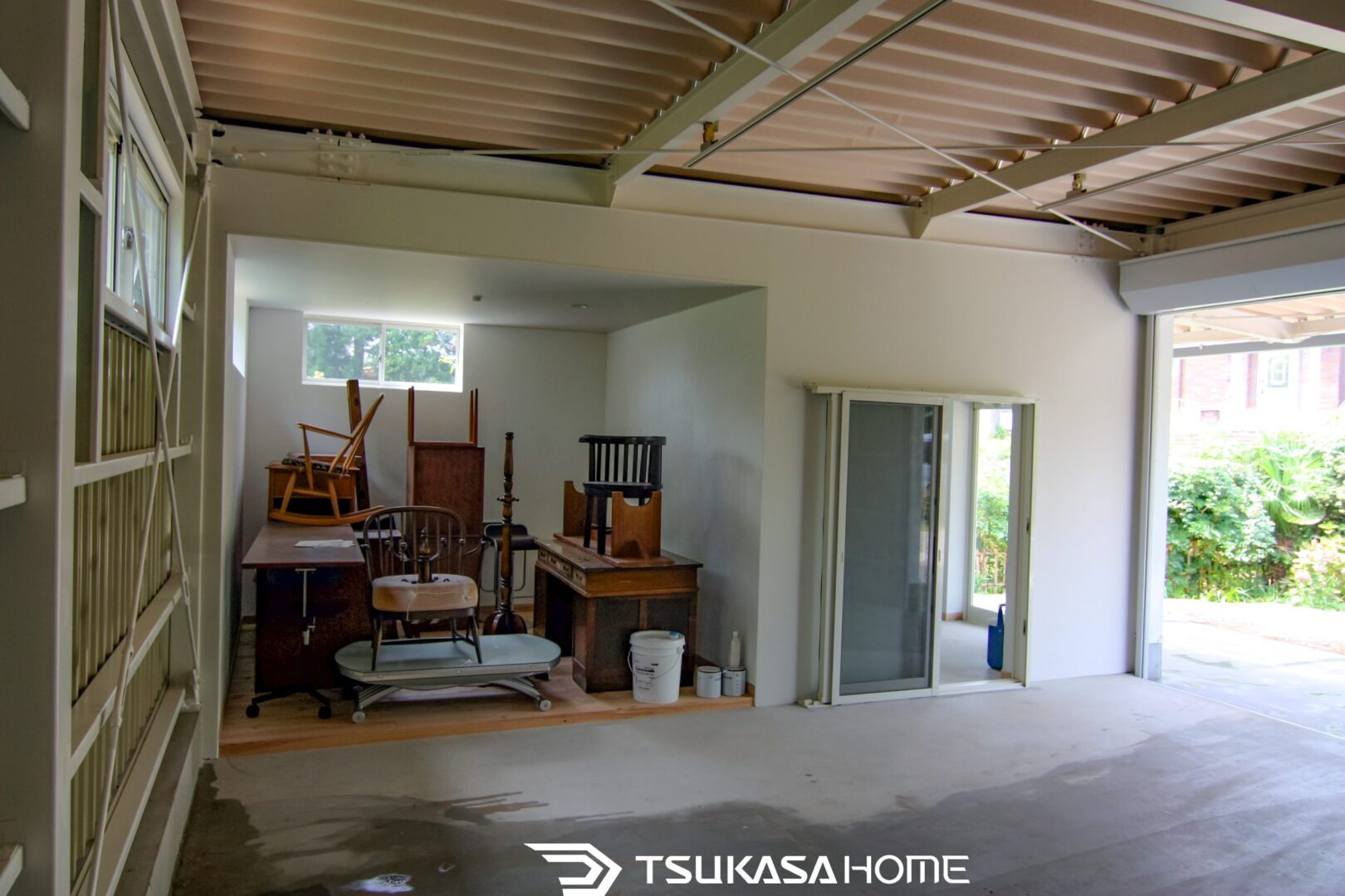 千葉県佐倉市 鉄骨倉庫・店舗 内観床無垢床材仕上げ