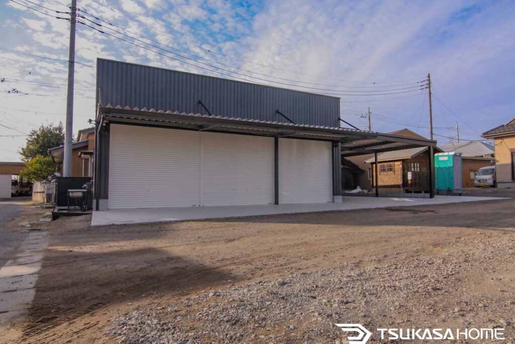 千葉県神崎町で建築した5台駐車の鉄骨ガレージ外観画像