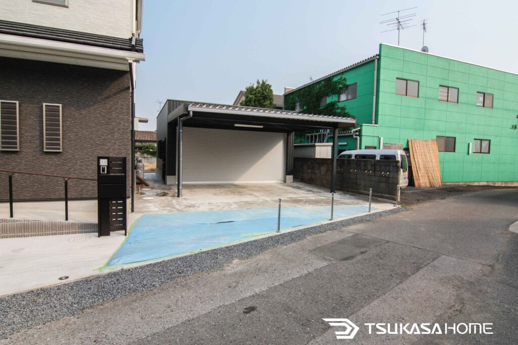 茨城県坂東市で建築した4台駐車の鉄骨ガレージカーポートの外観画像