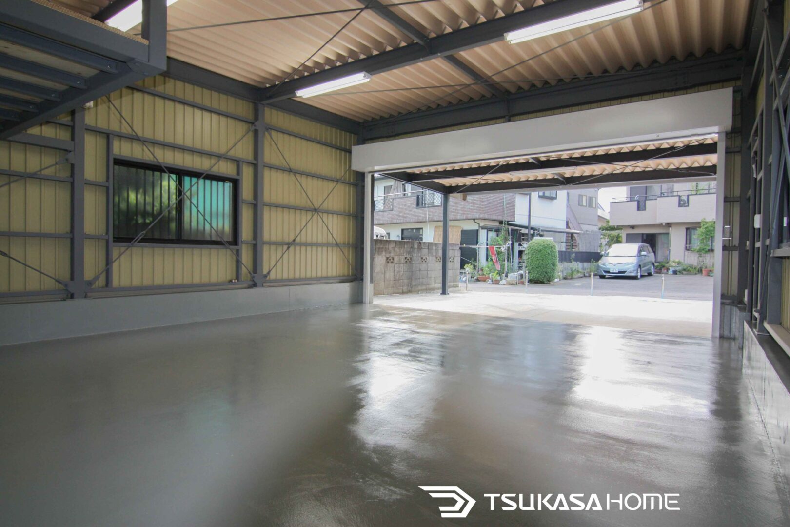 茨城県坂東市の2台用鉄骨ガレージ。駐車＋整備・作業スペースとして使える広さを確保。