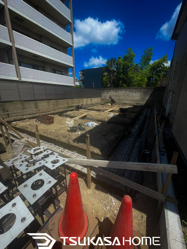 流山市　ガレージ　基礎工事で柱脚金物を設置する準備作業