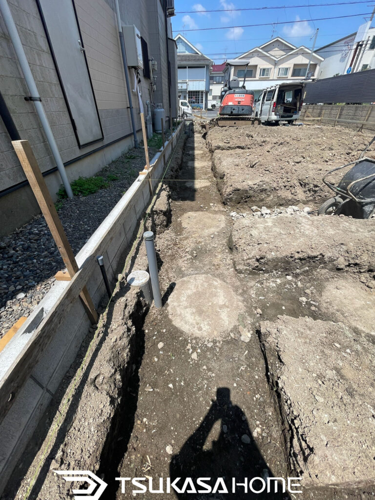 流山市　ガレージ　基礎工事の掘削作業の様子