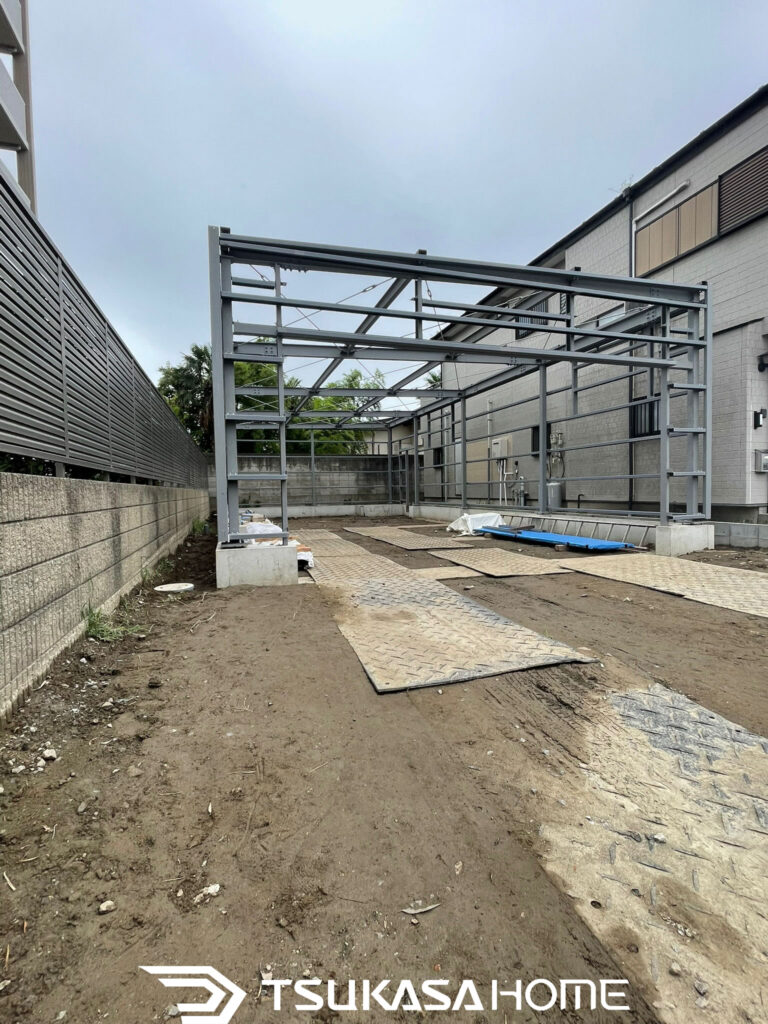 鉄骨建て方が完了したガレージ新築工事 流山市