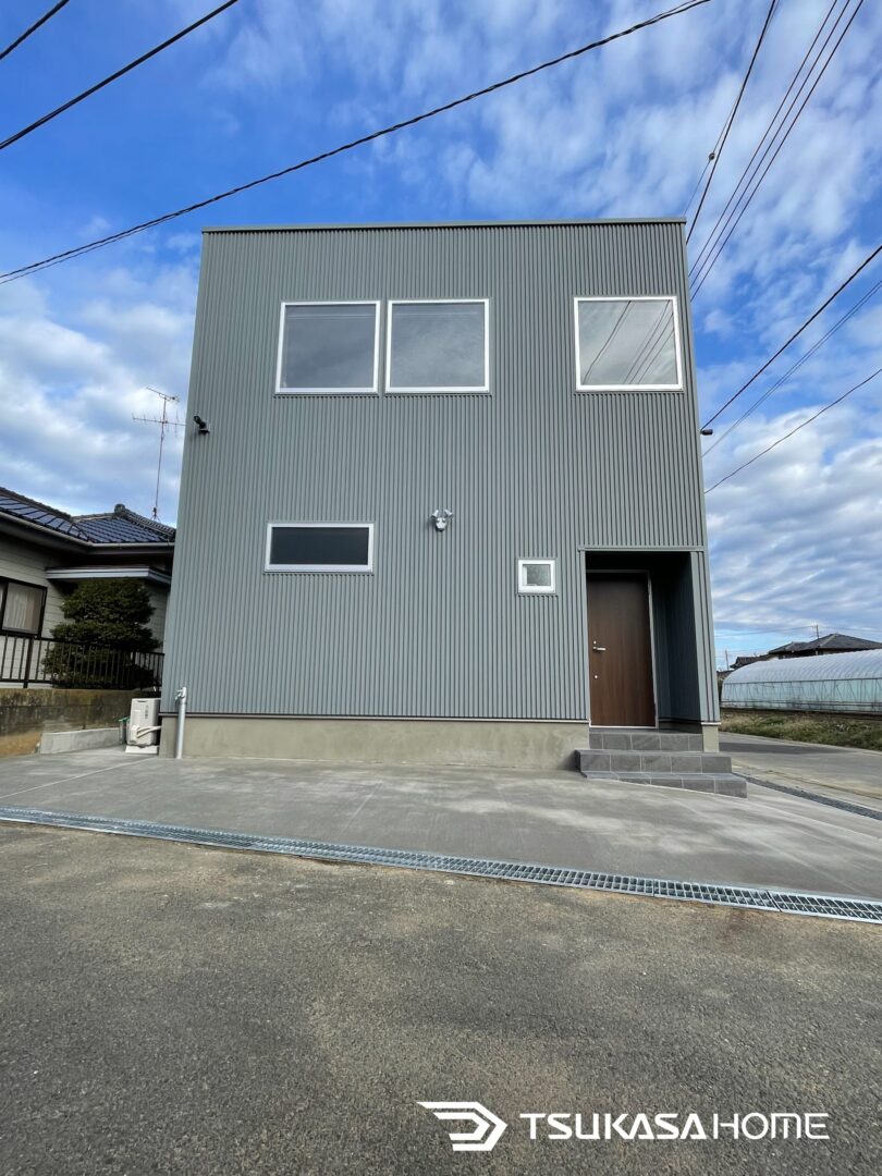 茨城県賃貸併用ガレージハウスの正面左外観