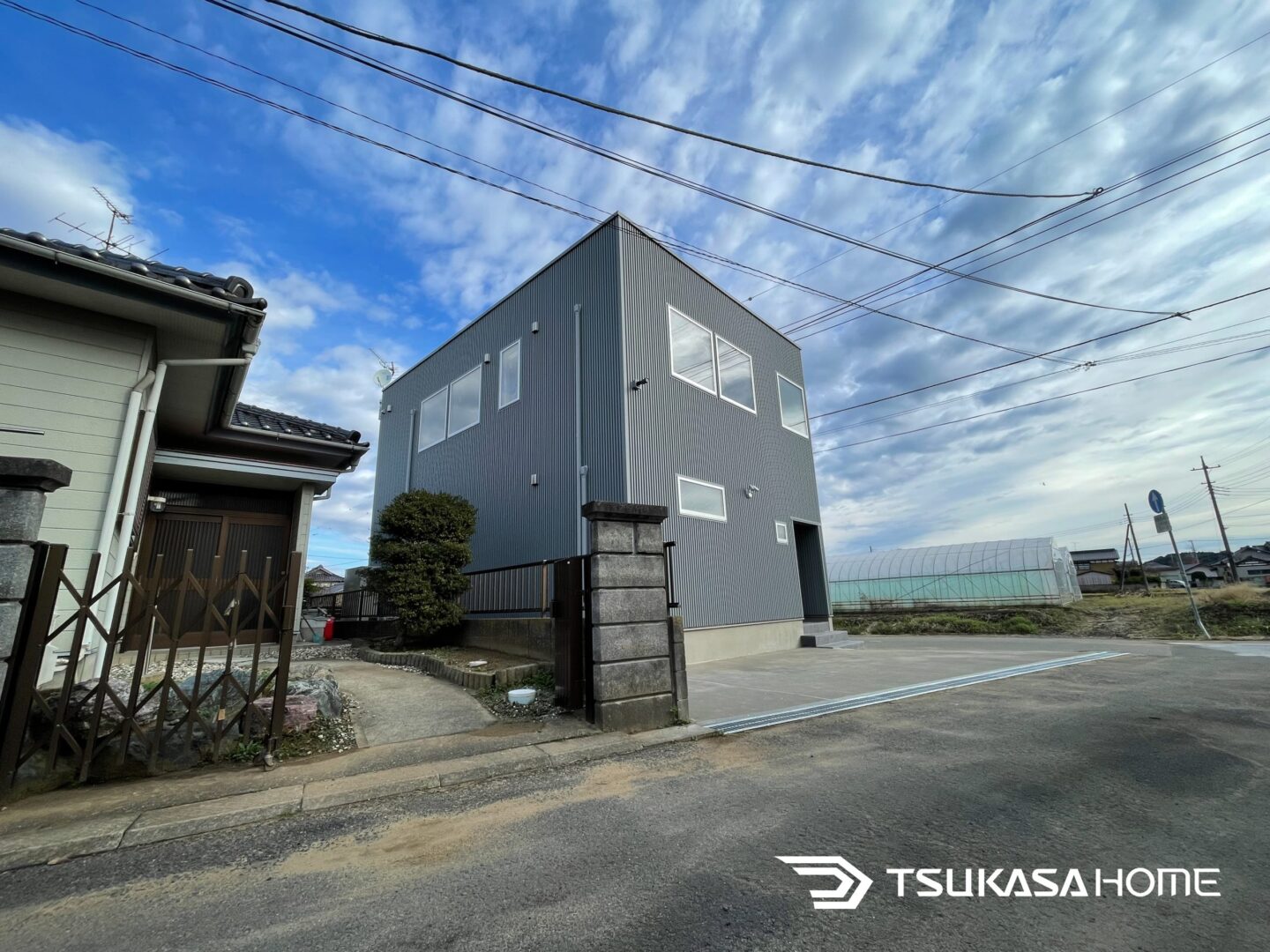 茨城県賃貸併用ガレージハウスの左側外観