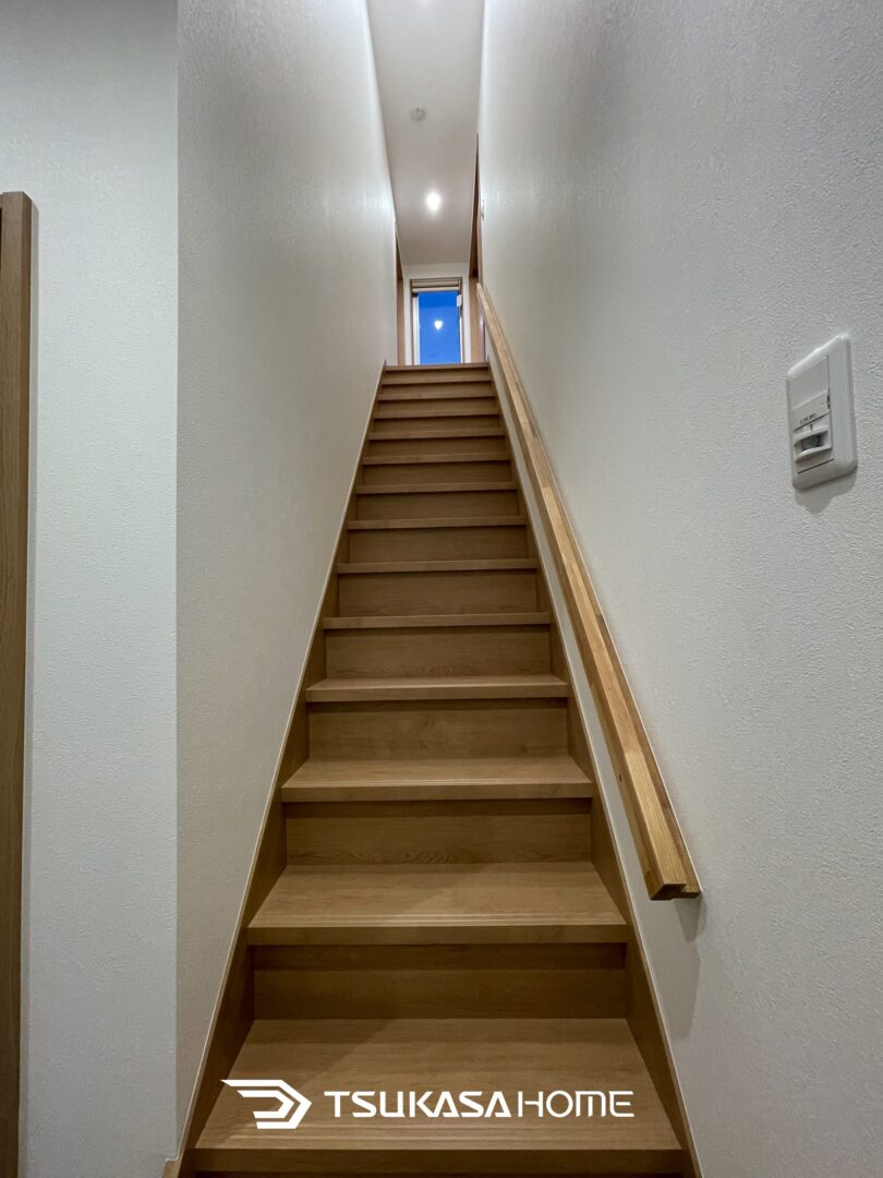 1階から2階へ上がる階段