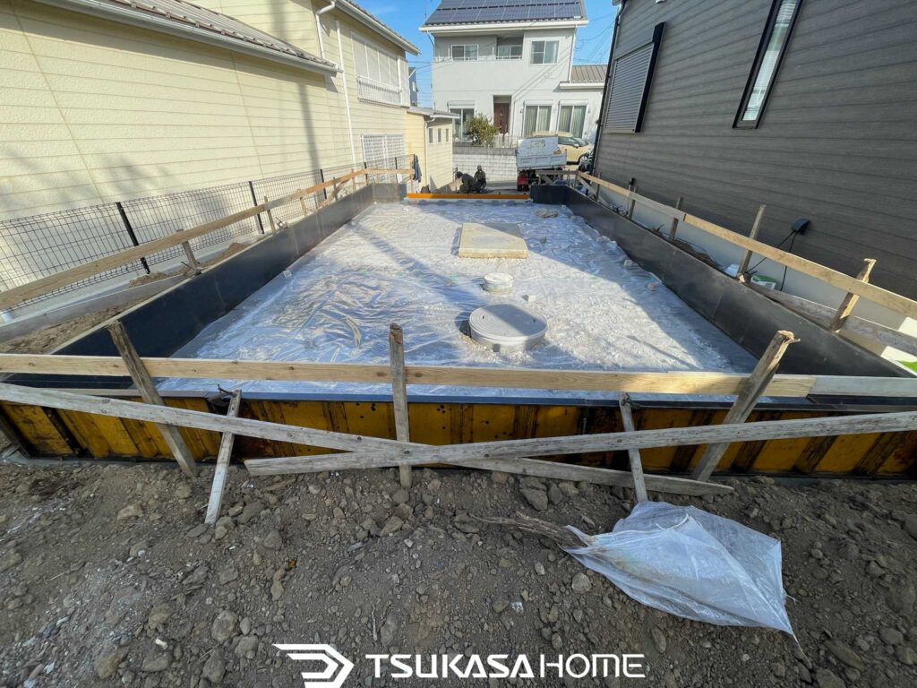 かっこいい木造ガレージの防湿シート施工｜取手市のガレージ基礎工事
